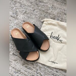 New BEEK Kite Cross Slide Sandal Size 9 Black Leather Platform